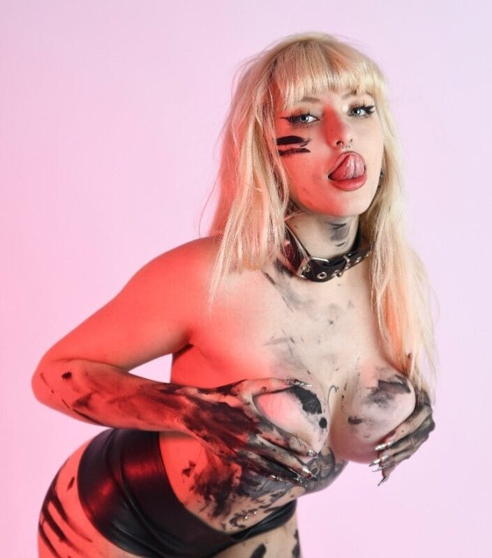 Agatha 19 YEAR OLD GODDESS OnlyFans Deutschland - @1agathabloom