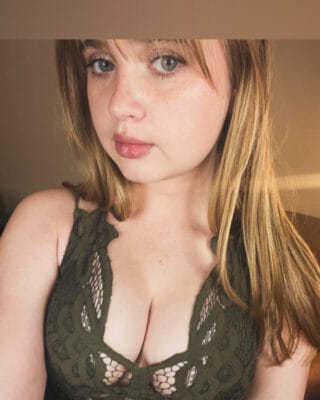 Bella Marie Berrada OnlyFans Deutschland - @bellamarieberrada